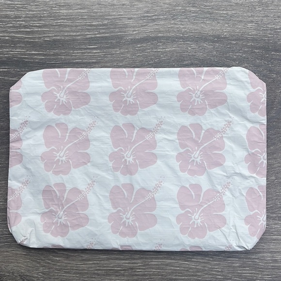 Aloha Collection Small Pouch, Hibiscus Bloom, Mochi - Picture 5 of 6